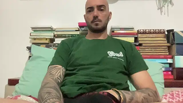 Snapshot of alessandromori91 chatting on 04.22.26 alessandromori91 online show from 04.22.26