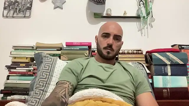 Snapshot of alessandromori91 chatting on 05.14.26 alessandromori91 online show from 05.14.26