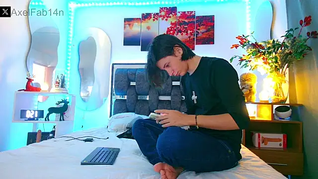 Snapshot of Alex_and_Fabian chatting on 01.13.25 Alex and Fabian online show from 01.13.25