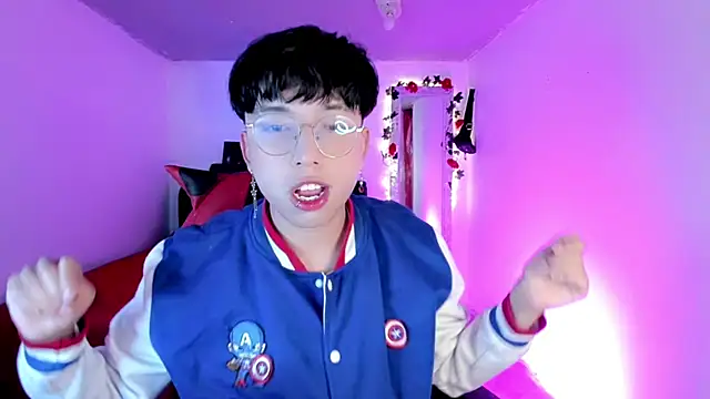 Snapshot of AnggelONfiree chatting on 10.28.25 AnggelONfiree online show from 10.28.25