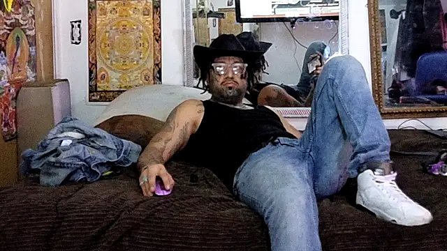 Snapshot of Azazelihornyasf chatting on 04.27.26 Azazelihornyasf online show from 04.27.26