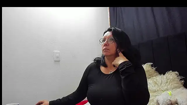 Evaaross 2345 online show from 11.28.25