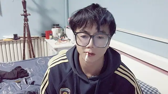 Snapshot of handsome1069 chatting on 10.21.25 handsome1069 online show from 10.21.25
