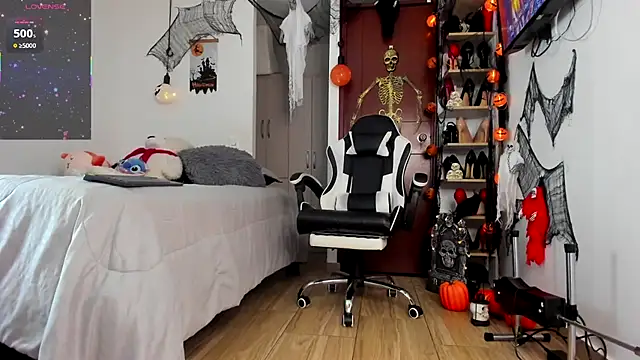 Snapshot of SophieBaker__ chatting on 10.30.25 SophieBaker online show from 10.30.25