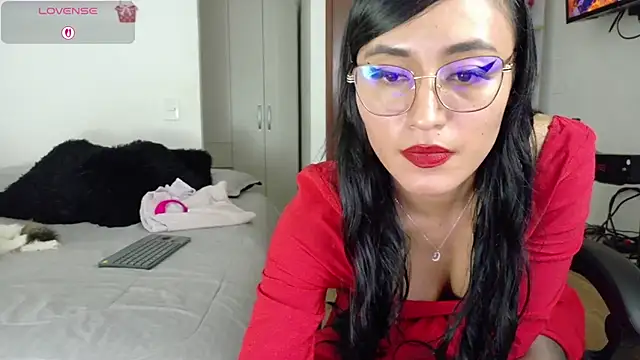 SophieBaker   online show from 04.14.26