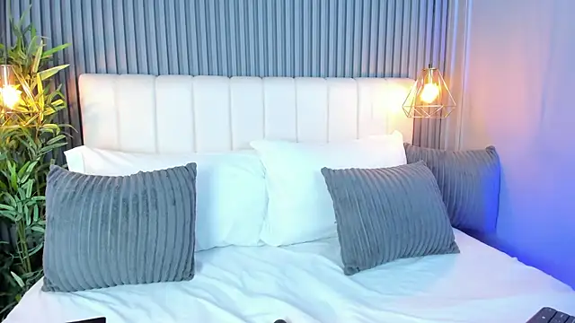 LinaGlam online show from 11.18.25