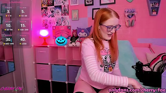 Snapshot of CherryFae chatting on 10.18.25 CherryFae online show from 10.18.25