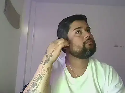 Snapshot of GABRIELGARCIA1313 chatting on 08.01.26 GABRIELGARCIA1313 online show from 08.01.26