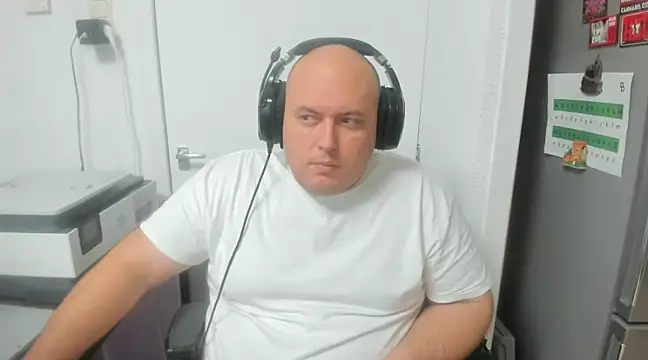 Snapshot of BigromeoXX chatting on 12.11.24 BigromeoXX online show from 12.11.24