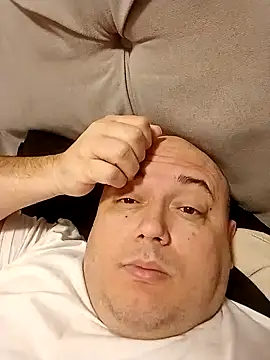 Snapshot of BigromeoXX chatting on 01.01.25 BigromeoXX online show from 01.01.25