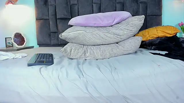 DulceAurora   online show from 02.18.25