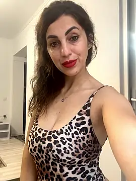 EmaSkyes online show from 11.27.25