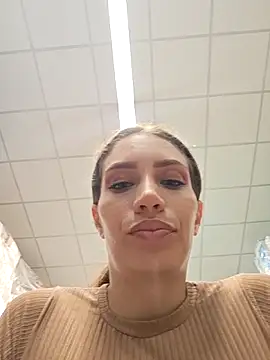 Snapshot of aurelialux chatting on 09.11.25 aurelialux online show from 09.11.25