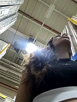 Snapshot of aurelialux chatting on 09.17.25 aurelialux online show from 09.17.25