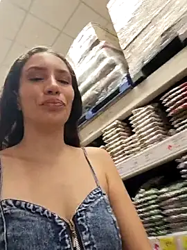 Snapshot of aurelialux chatting on 10.04.25 aurelialux online show from 10.04.25