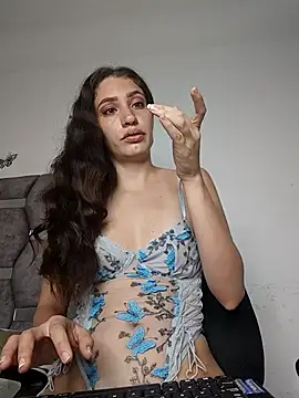 Snapshot of aurelialux chatting on 12.15.25 aurelialux online show from 12.15.25