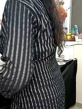Snapshot of kaamuk_shweta chatting on 02.12.25 kaamuk shweta online show from 02.12.25