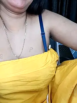 Snapshot of kaamuk_shweta chatting on 03.03.25 kaamuk shweta online show from 03.03.25