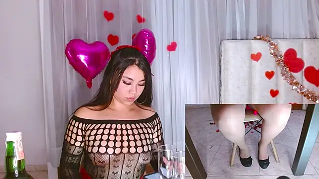 Snapshot of hinataleecs chatting on 02.15.25 hinataleecs online show from 02.15.25