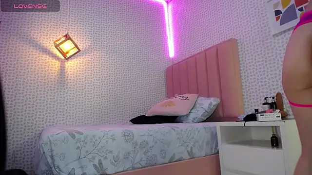 cassiehoward14 online show from 03.19.25