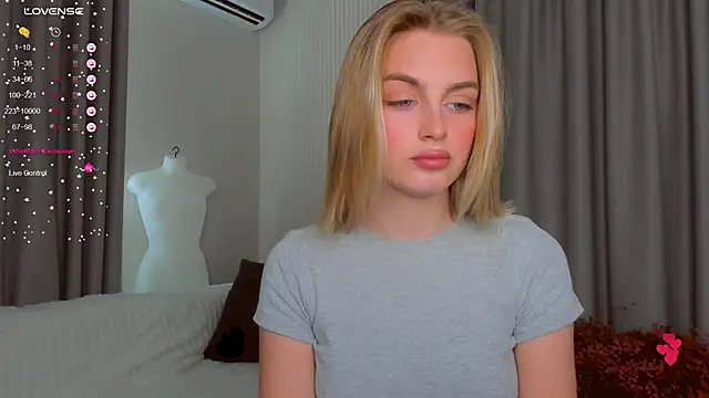 Snapshot of pretty_girlnextdoor chatting on 09.13.25 pretty girlnextdoor online show from 09.13.25