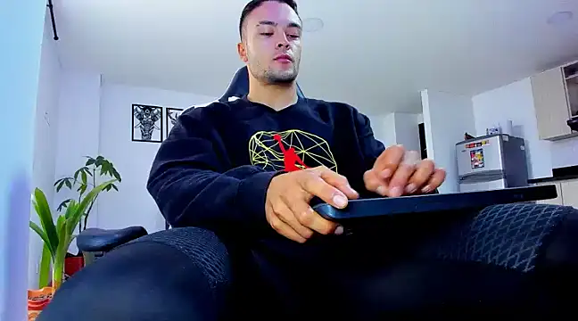 Snapshot of alexander_collin02 chatting on 02.21.25 alexander collin02 online show from 02.21.25