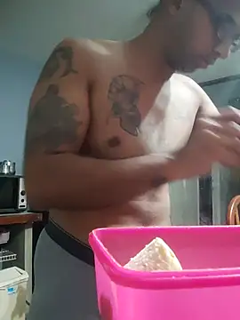 Snapshot of FitGeorge chatting on 11.17.25 FitGeorge online show from 11.17.25