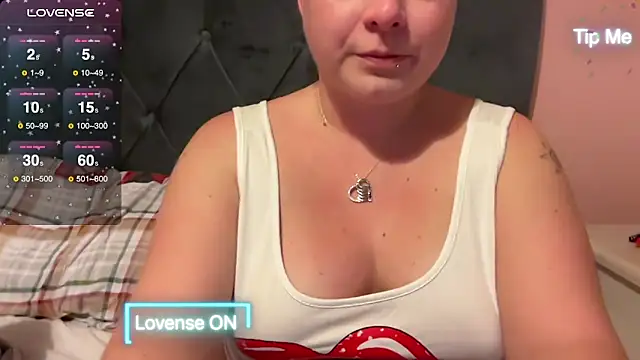 NaughtyWifeUK online show from 12.03.24