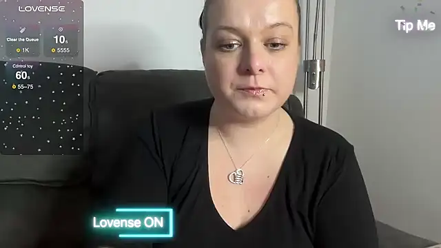 NaughtyWifeUK online show from 12.21.24