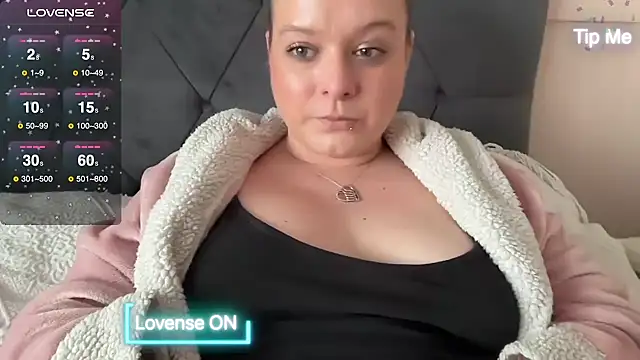 NaughtyWifeUK online show from 02.17.25