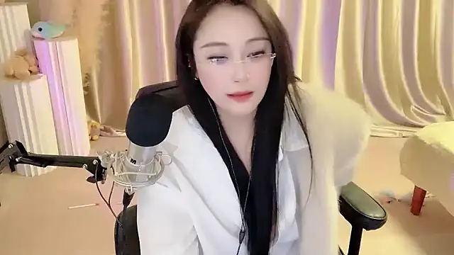 Daisy-77 online show from 03.18.25