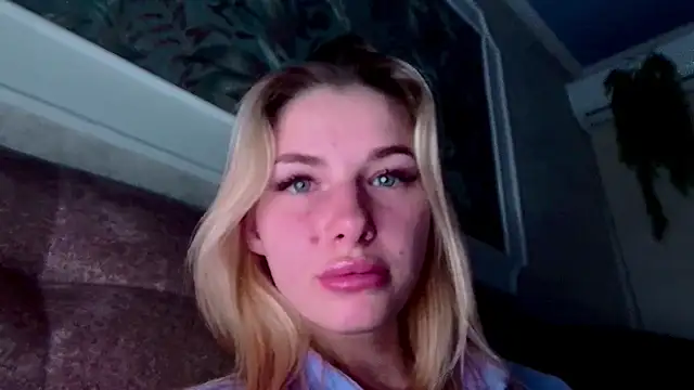 Snapshot of AgnesMillerS chatting on 12.15.24 AgnesMillerS online show from 12.15.24