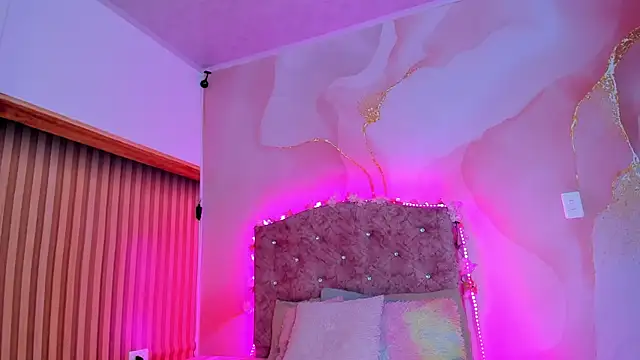 Daisy  rose online show from 03.21.25