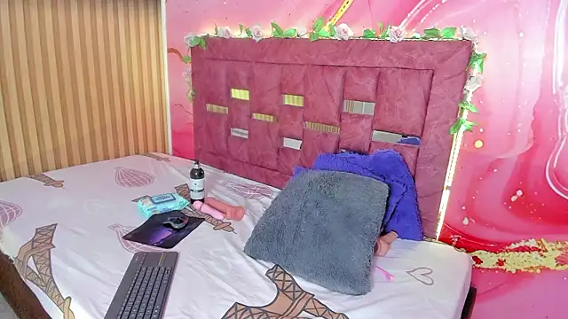 Daisy  rose online show from 02.17.26