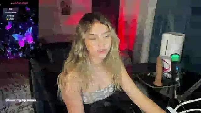 Snapshot of LoolitaBeauty_ chatting on 01.19.25 LoolitaBeauty online show from 01.19.25