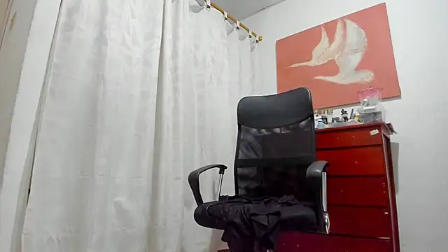 Snapshot of misstresbigcockts chatting on 01.11.25 misstresbigcockts online show from 01.11.25