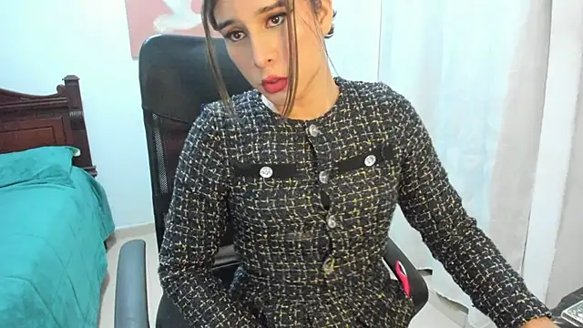 Snapshot of misstresbigcockts chatting on 11.12.25 misstresbigcockts online show from 11.12.25