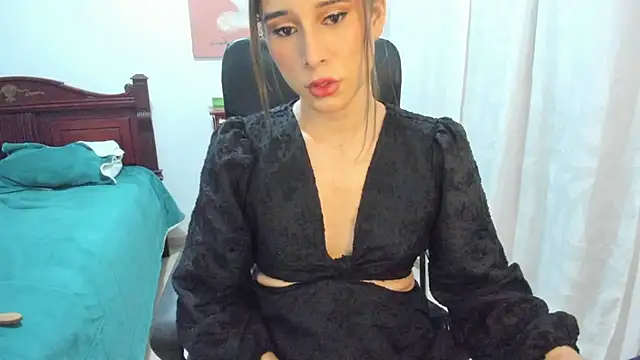 Snapshot of misstresbigcockts chatting on 11.14.25 misstresbigcockts online show from 11.14.25