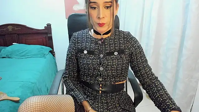 Snapshot of misstresbigcockts chatting on 11.29.25 misstresbigcockts online show from 11.29.25