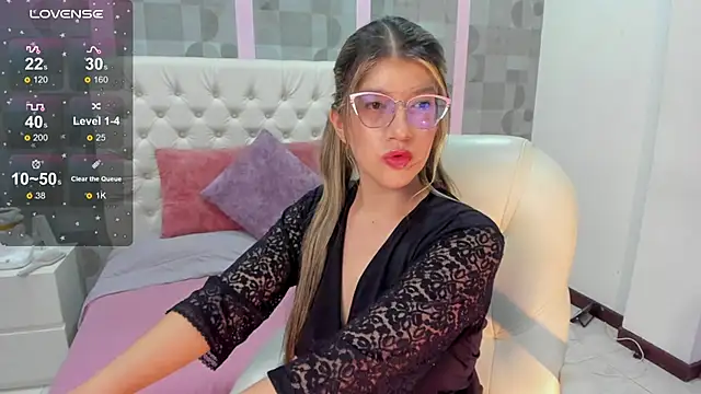 Snapshot of SEXMILLA_ chatting on 03.05.25 SEXMILLA  online show from 03.05.25