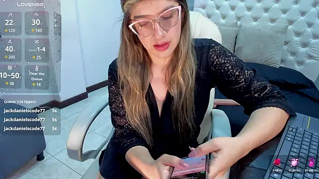 Snapshot of SEXMILLA_ chatting on 03.15.25 SEXMILLA  online show from 03.15.25