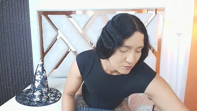 Alison Chan  online show from 10.31.25