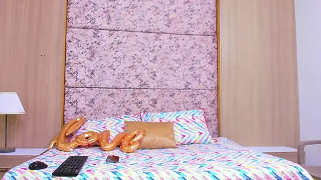 Snapshot of melody_brunnet chatting on 01.03.25 melody brunnet online show from 01.03.25