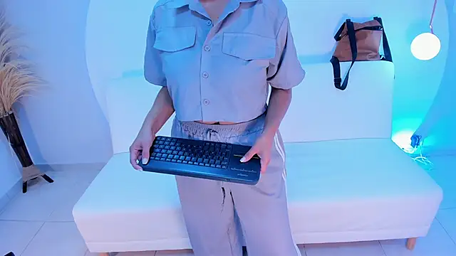 Ada Monroe10 online show from 11.11.25