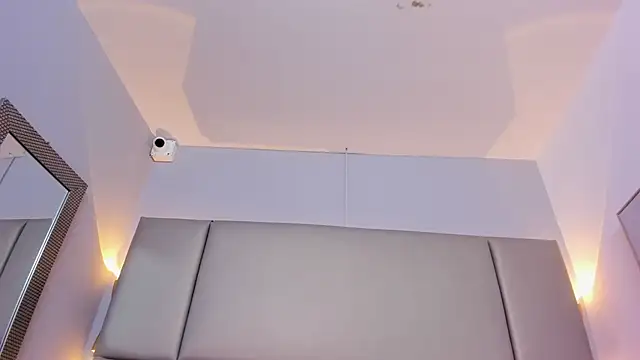 tifanyhills  online show from 01.10.25