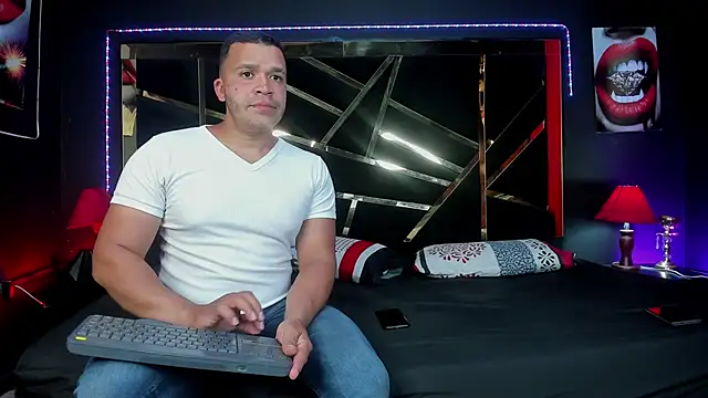 Snapshot of AndyandFran chatting on 12.05.25 AndyandFran online show from 12.05.25