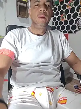 Snapshot of latinmartin73 chatting on 06.17.26 latinmartin73 online show from 06.17.26