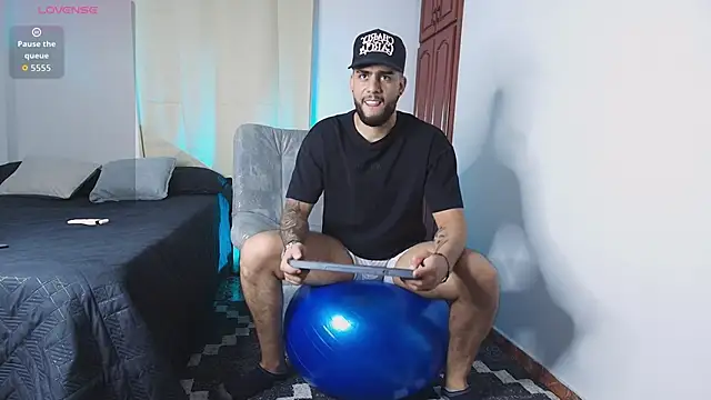 Snapshot of Colt_Perci chatting on 11.19.25 Colt Perci online show from 11.19.25