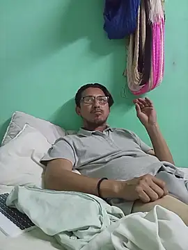 Andresguz35 online show from 02.05.26