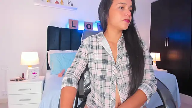 Mia brunette26 online show from 01.17.25